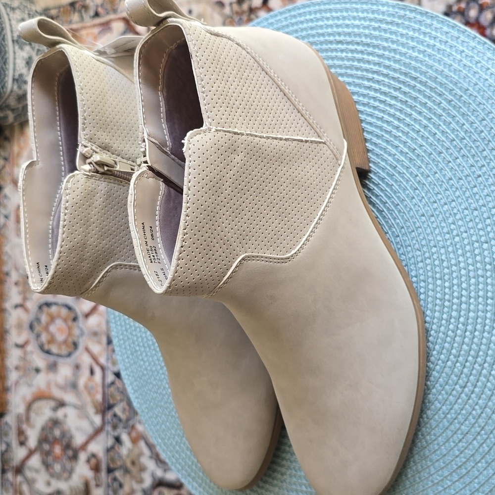 ARIZONA JEAN CO WOMEN'S "STONE" COLOR SUEDE LIKE SHORT SIDE ZIPPERED HEELED BOOT